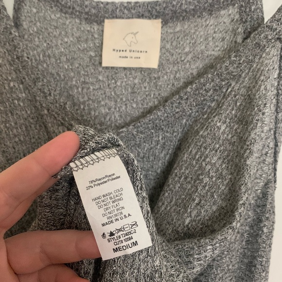 NWOT Hyped Unicorn Long Sleeve Open Shoulder Gray Top - Picture 5 of 5